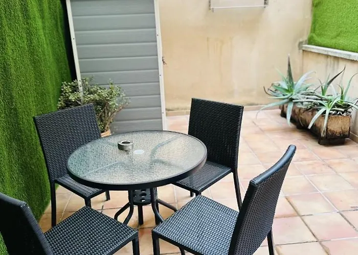 Apart Con Terraza En Florida E2